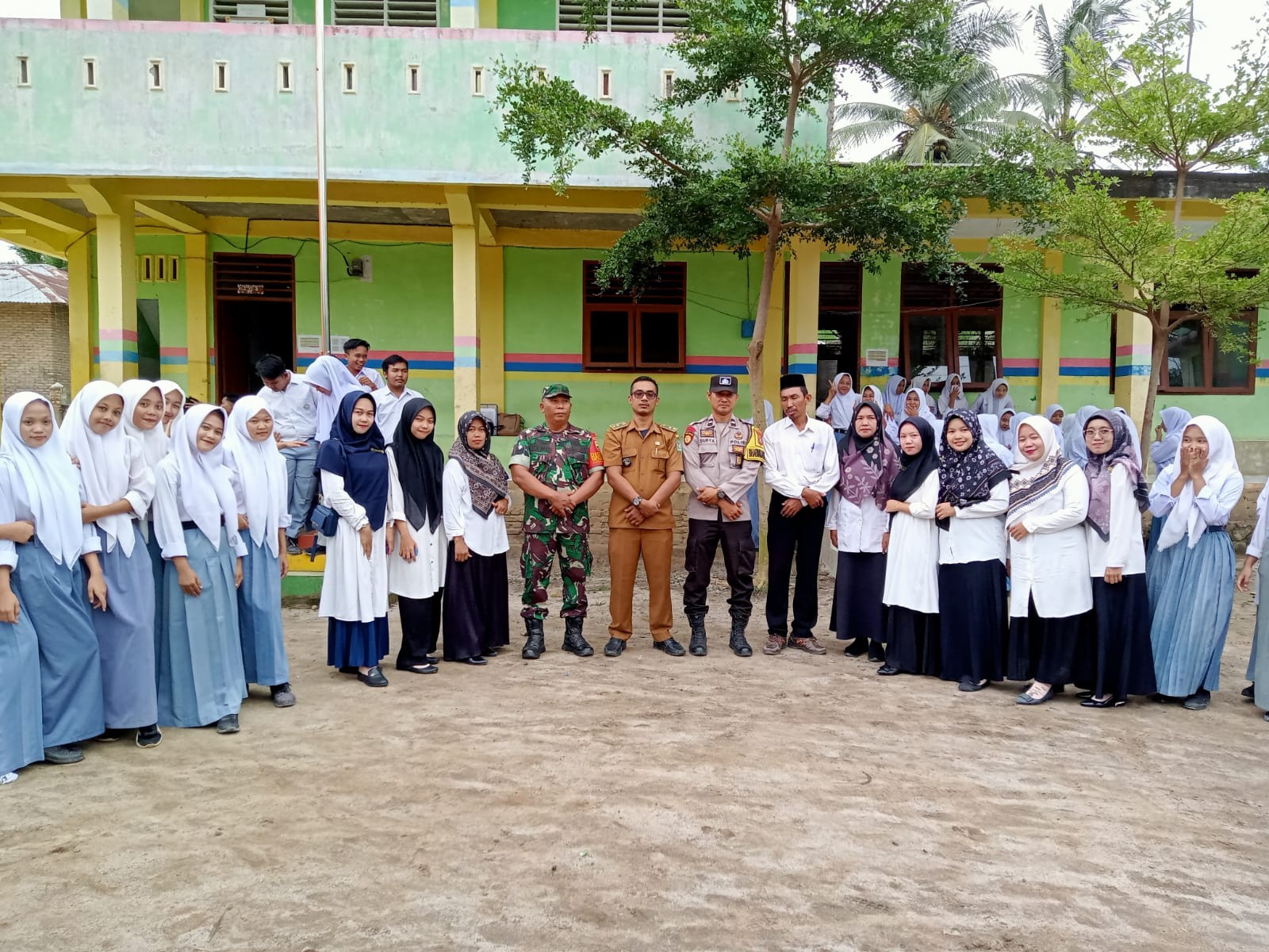 Bhabinkamtibmas Polsek Bosar Maligas Sampaikan Pesan Kamtibmas di Madrasah Aliyah