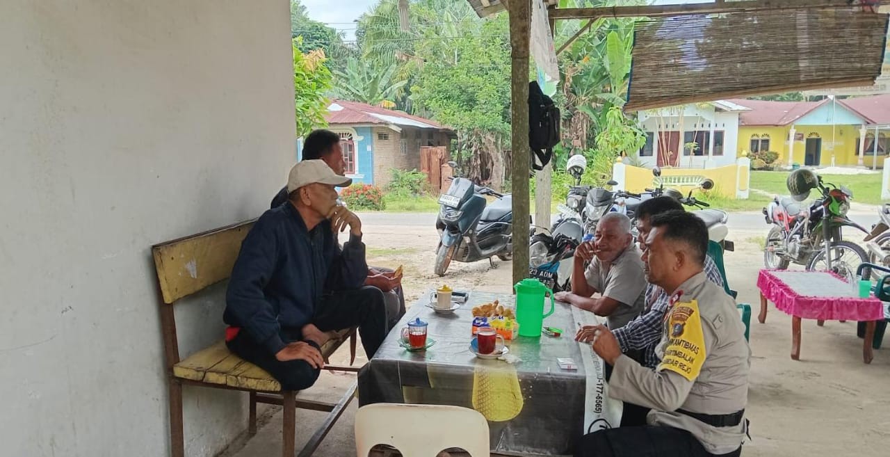 Bhabinkamtibmas Polsek Perdagangan Gelar Patroli Sambang di Nagori Panombean Baru