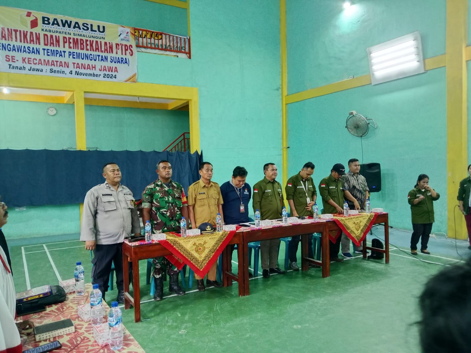 Polres Simalungun Dukung Pilkada Damai, Bhabinkamtibmas Polsek Tanah Jawa Hadiri Pelantikan dan Pemb