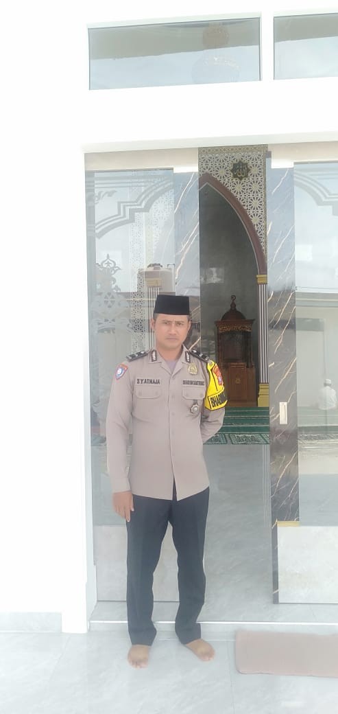 Bhabinkamtibmas Polsek Bosar Maligas Lakukan Pengamanan dan Sholat Jumat Bersama