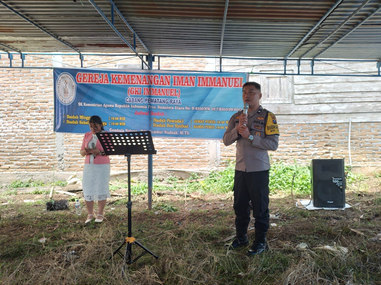 Bhabinkamtibmas Polsek Raya Hadiri Peletakan Batu Pembangunan Gereja GKII, Sampaikan Himbauan Kamtib